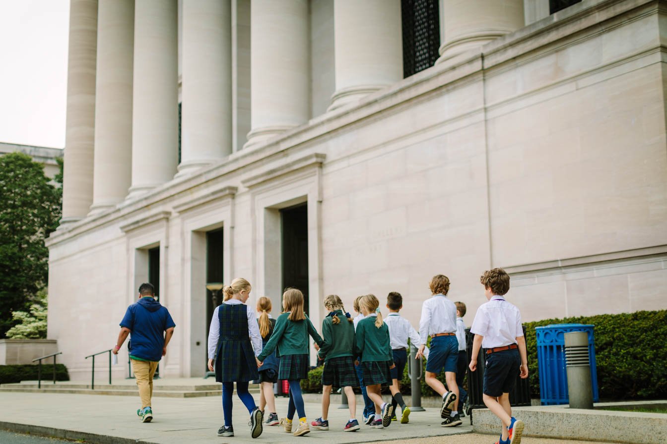 students walking to the National Gallery of Art, Washington DC